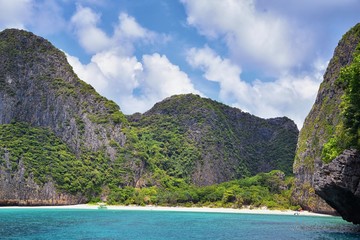 Obraz premium Island, Ocean views near Phuket Thailand with Blues, Turquoise and Greens oceans, mountains, boats, caves, trees resort island of phuket Thailand. Including Phi Phi, Ko Rang Yai, Ko Li Pe and other is