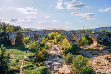 Ancien pont romain - Pont Julien en Provence, France.