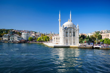 Fototapeta na wymiar Ortakoy mosque on the Bosphorus, built in 1854.