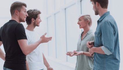 Obraz premium group of co-workers are discussing something in the office corridor