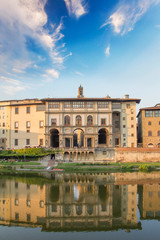 Fototapeta na wymiar Beautiful view of the Uffizi Gallery on the banks of the Arno River in Florence, Italy