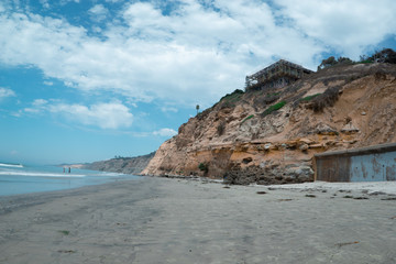 ラホヤビーチ と崖