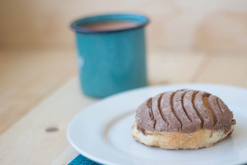 Pan de dulce  con chocolate caliente
