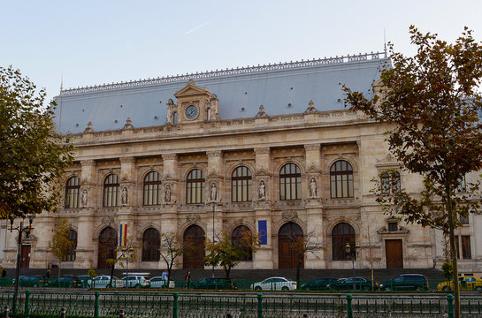 The Bucharest Court of Appeal sits on the banks of the Dambovita River and was designed by Albert Ballu and Ion Mincu between 1890 and 1895.