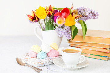 Coffee, meringue and spring bouquet