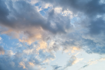 Obraz premium Dramatic dark sunset sky background. 