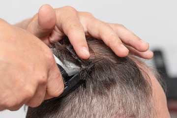 male haircut machine in salon