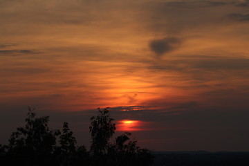 Fototapeta na wymiar Zachód słońca nad miastem