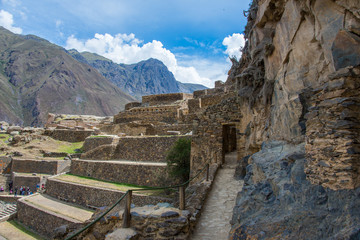 Fototapeta na wymiar The ruins of the giant buildings and terraces near the town of Ollantaytambo (Peru)