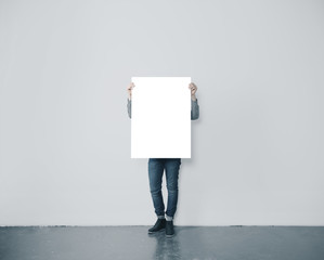 Man holding blank poster - obrazy, fototapety, plakaty