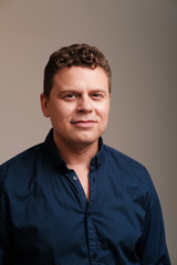 Obraz premium Studio portrait of man in shirt 