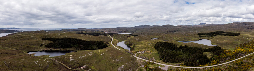 Das nördliche Hochland von Schottland - Luftaufnahme