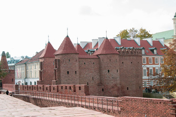 Obraz premium Warsaw/ Poland - October 09 2019: Panoramic view of the restored main defensive tower and the fortifications of the old city of the Polish capital Warsaw.