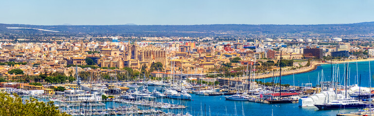 Skyline Panorama von Palma de Mallorca mit Kathedrale, Spanien