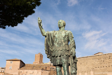 Obraz premium statue of Julius Caesar in via dei fori fori in Rome