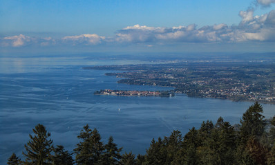 Blick vom Pfänder über den Bodensee mit Lindau in der Bildmitte