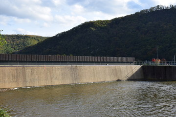 Bereich der Schleuse Müden an der Mosel
