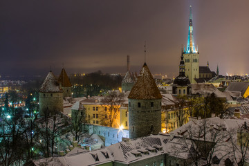 Fototapeta na wymiar Night view of the Old Town of Tallinn from the high point of the winter. Estonia