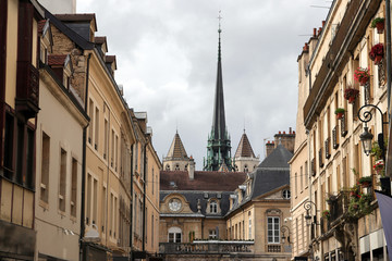 blick auf die türme von st-bénigine