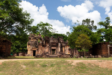 Fototapeta na wymiar タイとカンボジアの国境のクメール遺跡プラーサートタームアントム