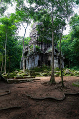 タイとカンボジアの国境の遺跡プラサートタクラベイ
