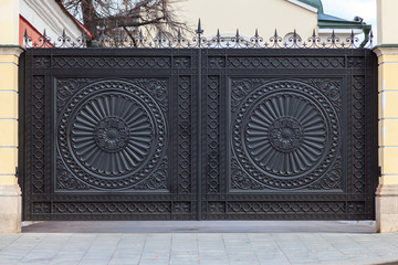 Black metal gate with openwork pattern