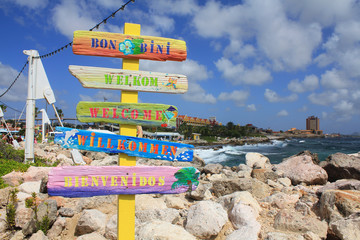 Welcome signs in different languages in Willemstad, Curacao - obrazy, fototapety, plakaty