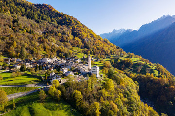 Soglio - Val Bregaglia - Svizzera - Vista aerea panoramica autunnale