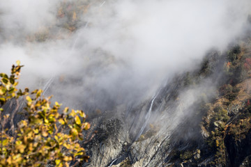 Die wunderbare Bergwelt des Wallis im Herbst