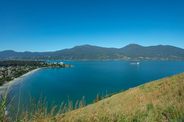 Obraz premium Beautiful panoramic view of Ilhabela island and coast of Sao Sebastiao, tropical island on the Brazilian sea coast during a sunny day of vacation and sightseeing.