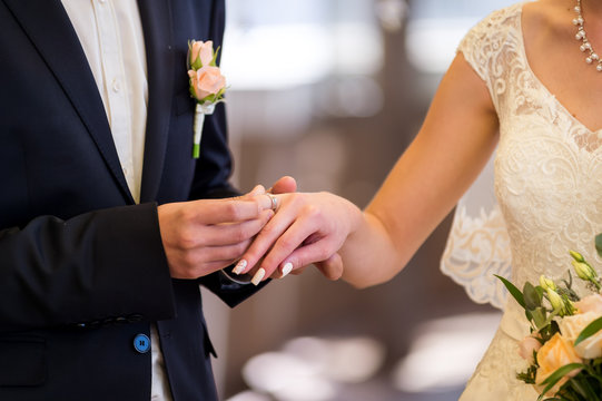 Picture of man and woman with wedding rings. Hands's closeup.