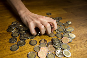 Geldgier und zusammenraffen von M&uuml;nsen