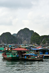 Fototapeta na wymiar Floating fishing village
