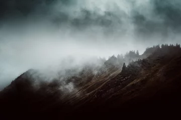 Türaufkleber Hellviolett Stimmungsvolle Berglandschaft mit Nebel und Nebel