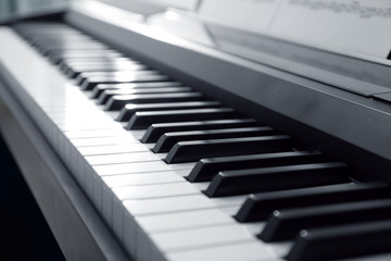 Naklejka premium Modern piano with black and white keys, closeup
