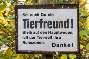 Fototapeta premium Tierfreunde bleiben auf den Hauptwegen