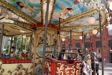 Fototapeta na wymiar carousel in amusement park