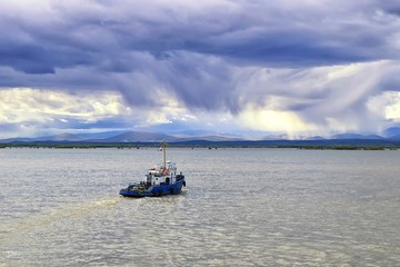 Obraz premium Rain over Amur river. Khabarovsk region, far East, Russia.