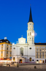 Naklejka premium St. Michael church on Michaelplatz square at night, Vienna, Austria