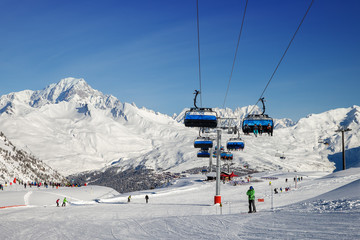 Fototapeta na wymiar chair lift at the ski resort in the Alps