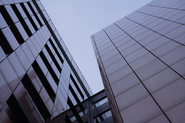 Obraz premium Architektur der Moderne in Form von Hochhäusern oder Wolkenkratzern