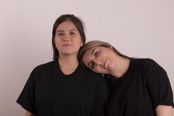 Fototapeta premium Sesión de fotos a Isidora y Florencia. San Pedro de la Paz, Chile.