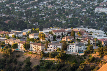 Fototapeta na wymiar Early morning view of hilltop homes near Los Angeles and Burbank in Glendale, California.