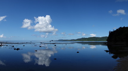 Spiegelung der Wolken auf dem Meer von Ishigaki japan Pazifik Okinawa