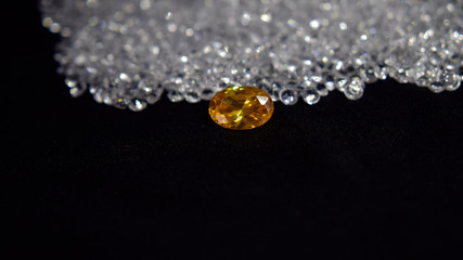   บันทึก ดาวน์โหลดภาพตัวอย่าง Yellow diamond It is a diamond with beautiful colors, rare and expensive for jewelry making.