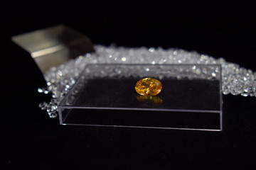   บันทึก ดาวน์โหลดภาพตัวอย่าง Yellow diamond It is a diamond with beautiful colors, rare and expensive for jewelry making.