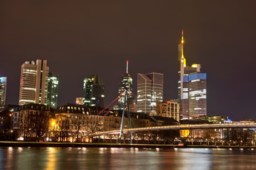 Fototapeta na wymiar Frankfurt am Main bei Nacht
