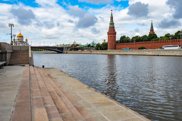 Obraz premium The center of Moscow on a summer day. Steps lead to the river Moscow. Kremlin. Kremlin wall. Church Of Christ The Savior. Business card of Moscow. Travel to Russia.