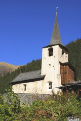 Fototapeta na wymiar Romanische Kirche St. Johannes in Stuls, Stugl