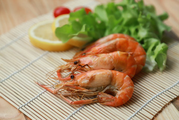 Shrimp grilled with vegetable for healthy eating 